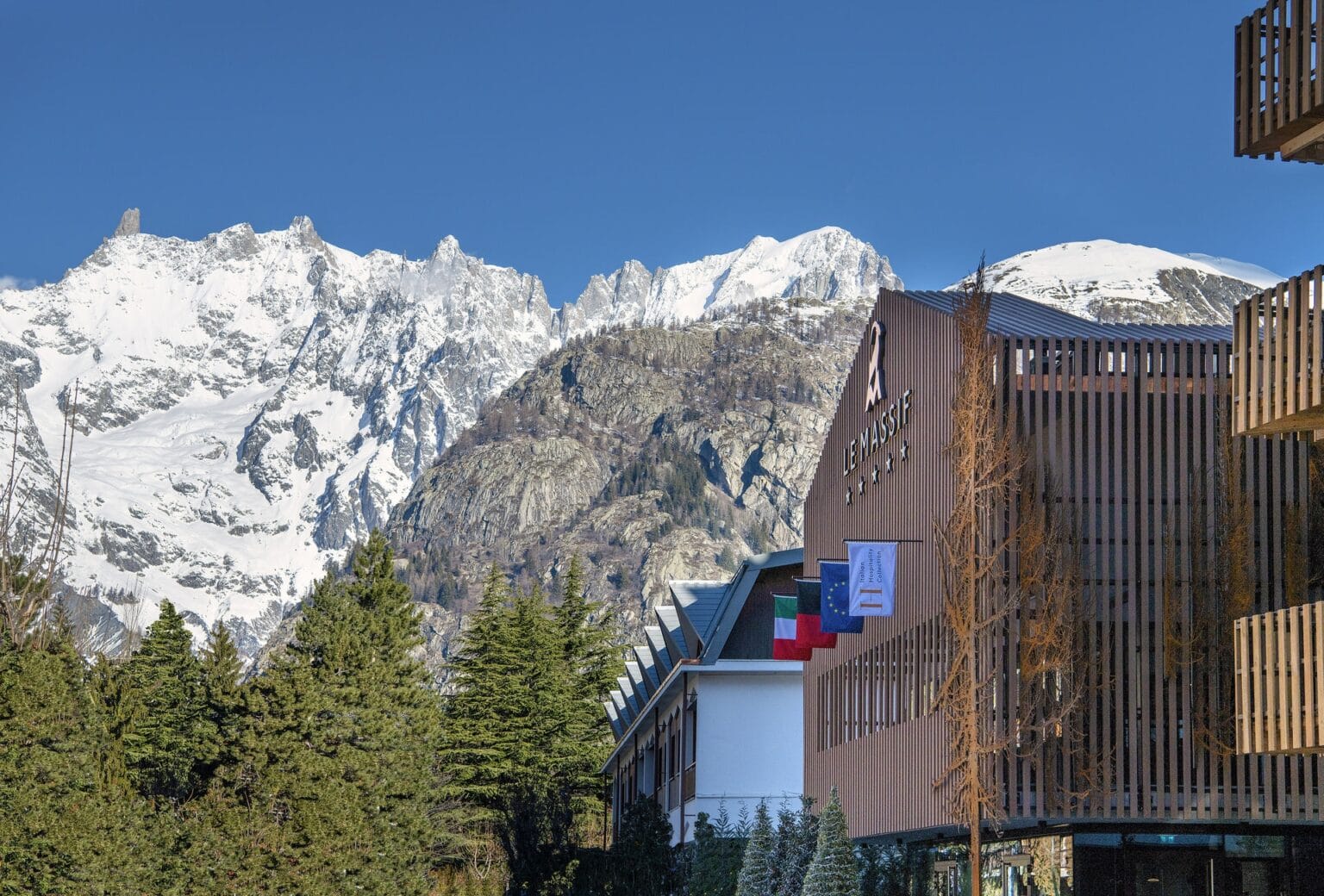 Le-Massif_Hotel-Facade_Mont-Blanc-View.jpg