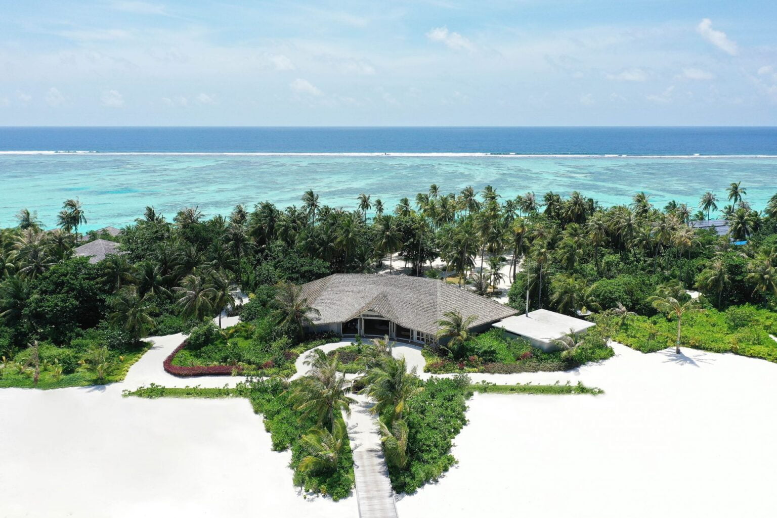 Le-Meridien-Maldives-Resort-Spa-luksusowe-hotele-na-Malediwach-ekskluzywne-wczasy-na-Malediwach-wycieczki-na-Malediwy-szyte-na-miare-17.jpg