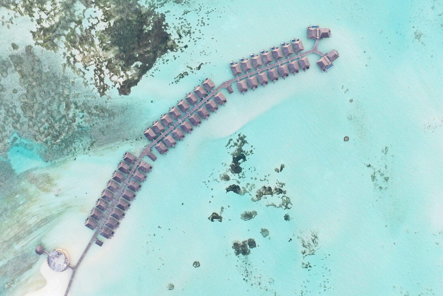Le-Meridien-Maldives-Resort-Spa-luksusowe-hotele-na-Malediwach-ekskluzywne-wczasy-na-Malediwach-wycieczki-na-Malediwy-szyte-na-miare-18.jpg