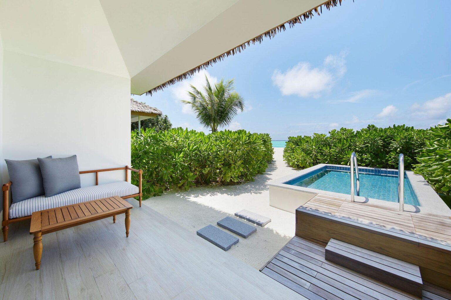 Le-Meridien-Maldives-Resort-Spa-luksusowe-hotele-na-Malediwach-ekskluzywne-wczasy-na-Malediwach-wycieczki-na-Malediwy-szyte-na-miare-6.jpg