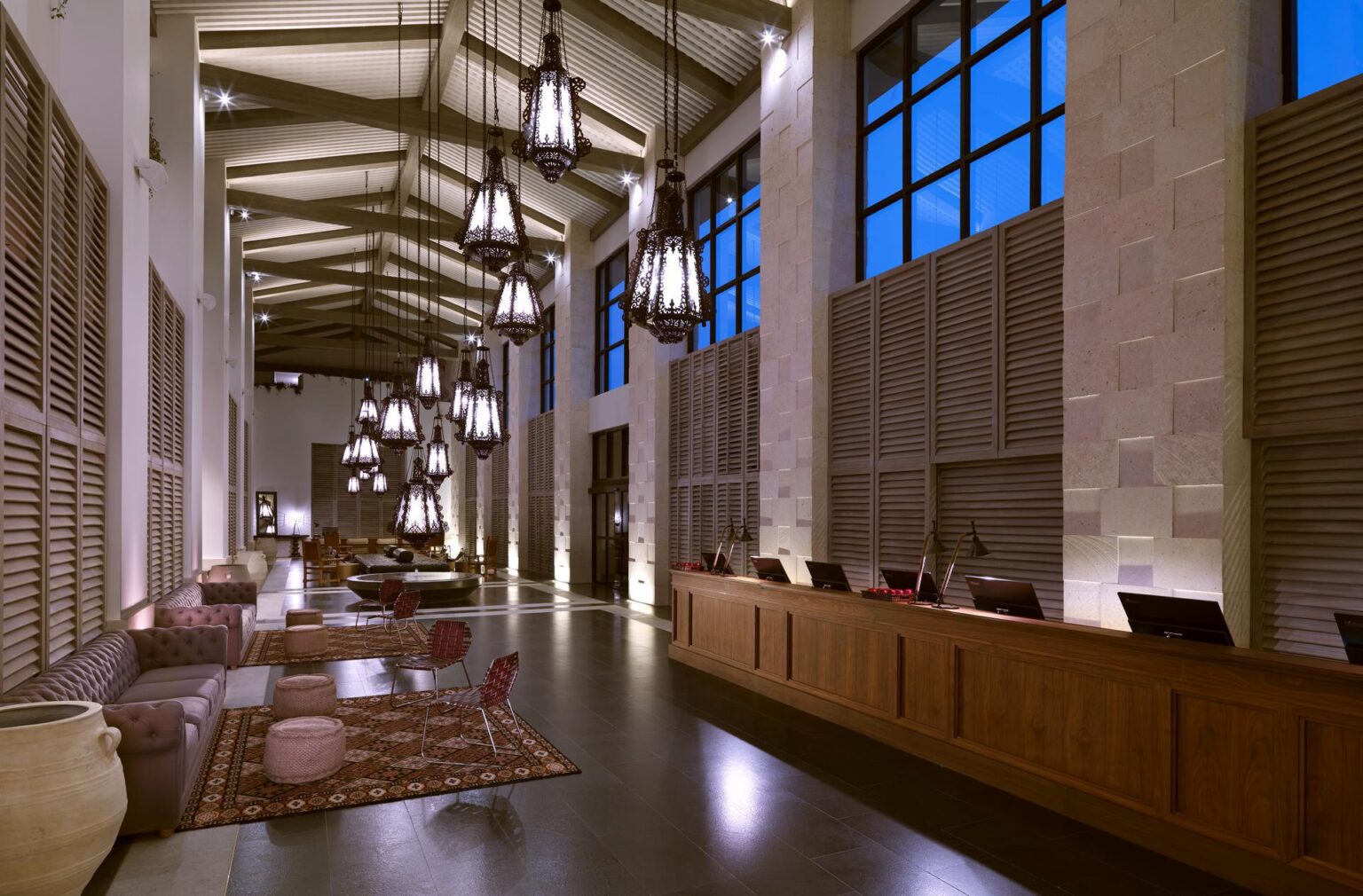 Lobby_front-desk.jpg