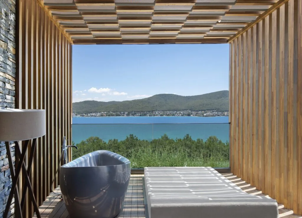 Regnum the crown, Ексклюзивний відпочинок за системою «все включено» в Європі 2026 – Туреччина, Греція чи Іспанія?, Ексклюзивний відпочинок за системою «все включено» в Європі 2026, Regnum Carya Golf & SPA Resort, Lujo Bodrum – пляж, дизайн, смачна кухня та некваплива атмосфера, Відпочинок у бухті Дайос на Криті – краєвид, який захоплює з першої миті, Corfu Imperial, Курорт Grecotel – відпочинок мрії на зеленому Корфу, Відпочинок за системою «все включено» в Європі 2026 з туристичним агентством Carter ®