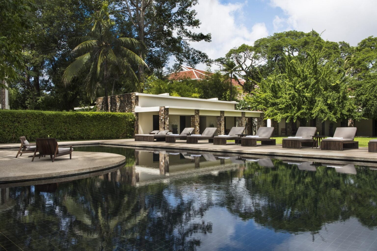 Main-Pool_High-Res_10083.jpg