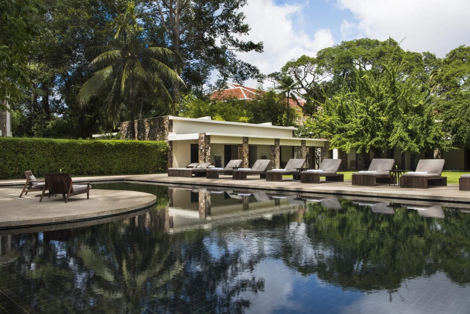 Main-Pool_High-Res_10083.jpg