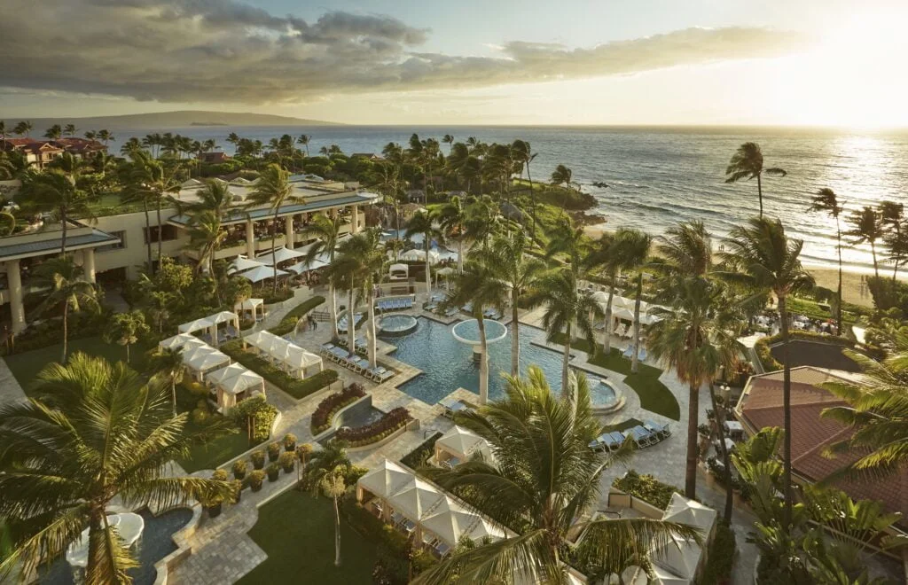 Вид с воздуха на курорт Four Seasons Resort Maui в Вайлеа