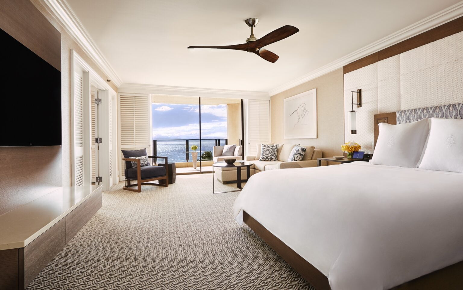 sypialnia z dużym łóżkiem Four Seasons Resort Maui at Wailea