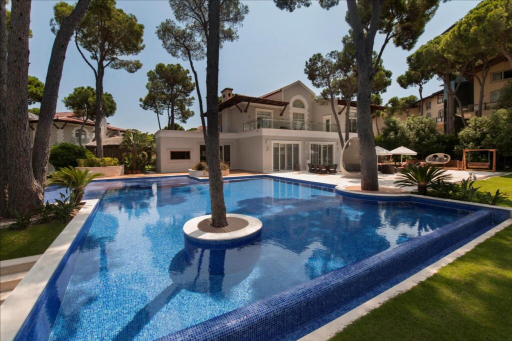 Regnum the crown,Ekskluzywne wakacje all inclusive w Europie 2026 – Turcja,Grecja czy Hiszpania?,Ekskluzywne wakacje all inclusive w Europie 2026,Regnum Carya Golf &amp; SPA Resort,Lujo Bodrum – plaża,design,pyszna kuchnia i klimat bez pośpiechu,Wakacje w Daios Cove na Krecie - krajobraz,który zachwyca od pierwszej chwili,Corfu Imperial,A Grecotel Resort - urlop marzeń na zielonym Korfu,Wakacje All inclusive w Europie w 2026 roku z biurem podróży Carter ®