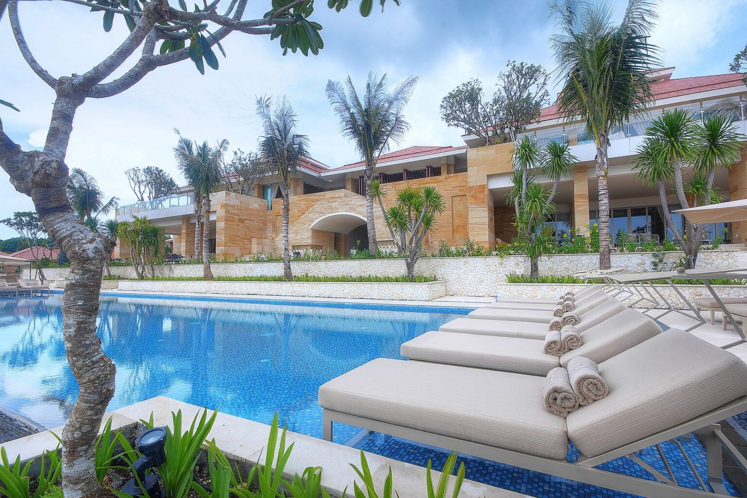 Mulia-Villas-Aqua-Pool.jpg