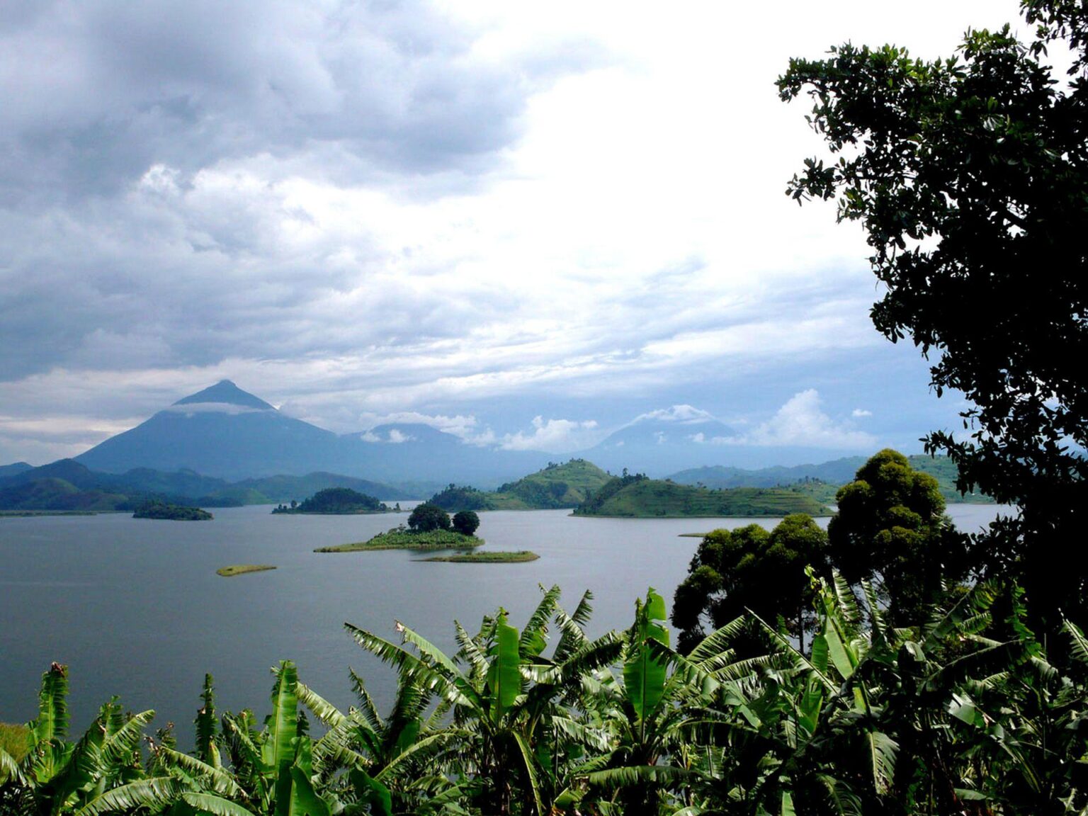 NBGL-Lake-Mutanda-2.jpg