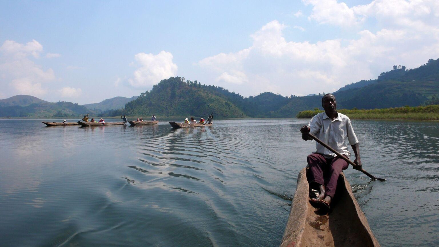 NBGL-Lake-Mutanda-Canoe.jpg