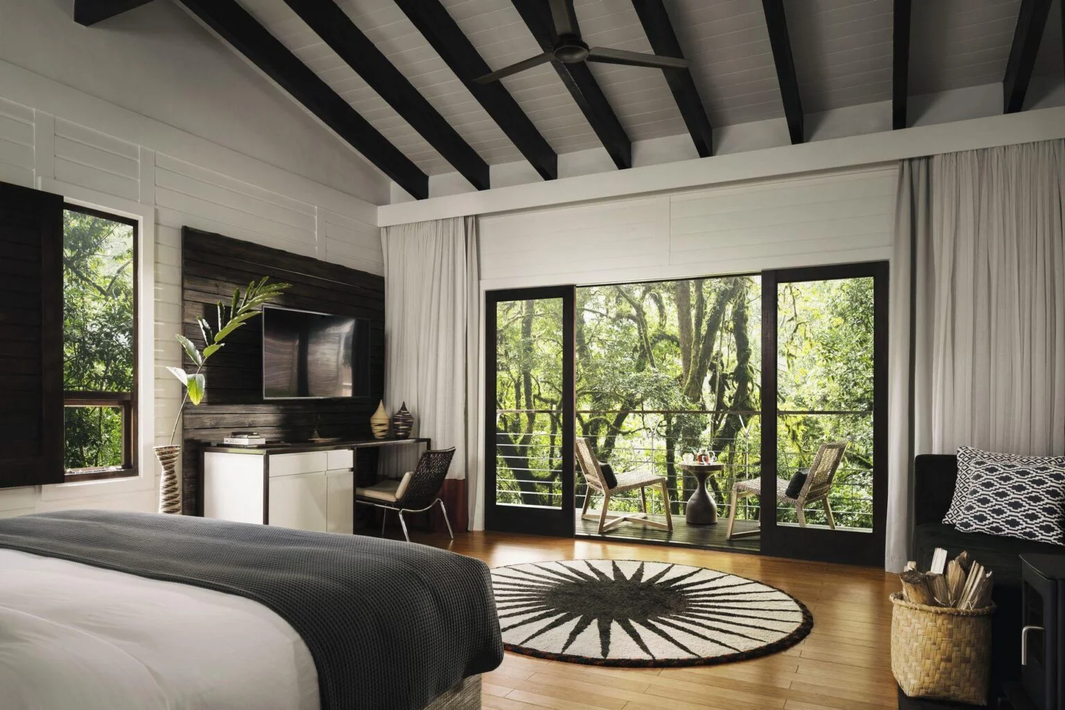 NH_OO_Accommodation_King_Room_1027_MASTER.jpg