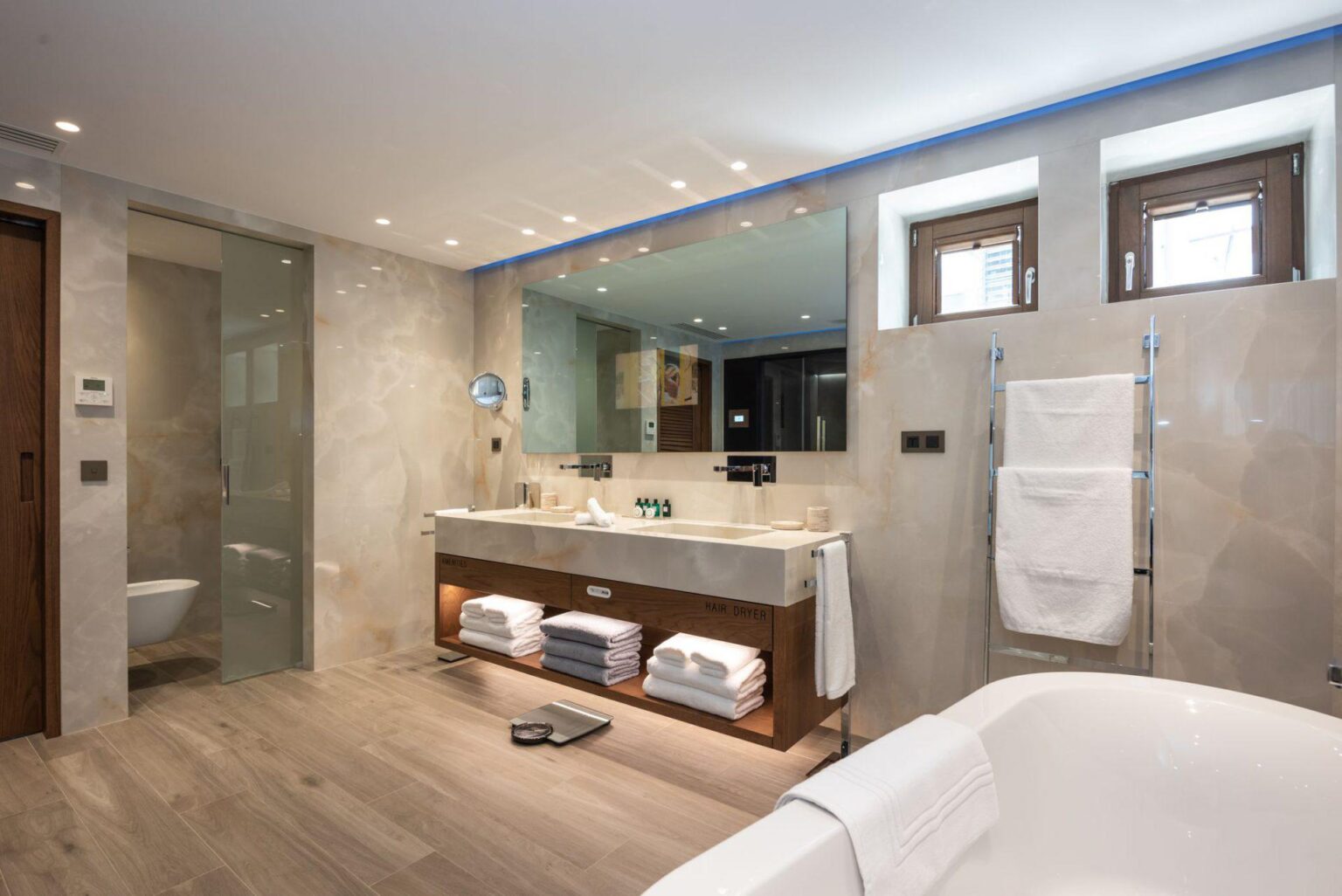 łazienka - dwa zlewy, jasna kolorystyka Nana Princess