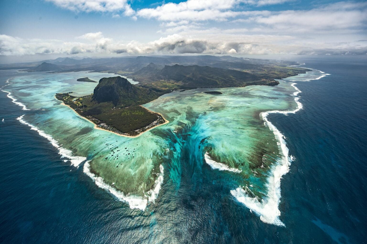 OO_LeSaintGeran_Mauritius_Aerial-View.jpg
