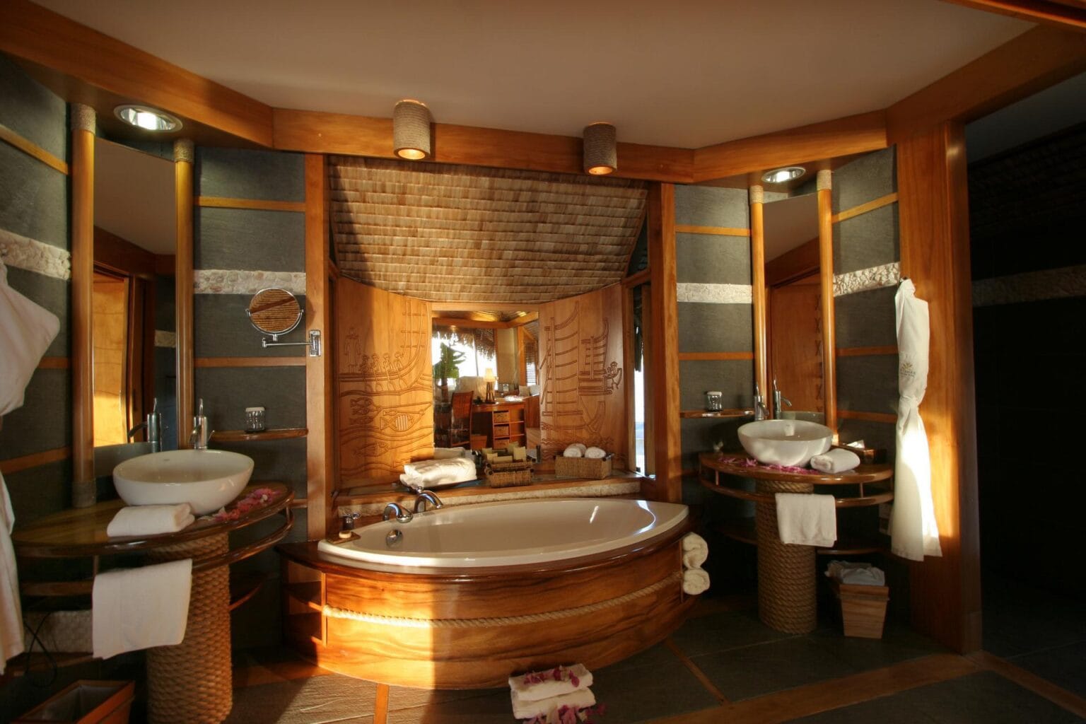 OVERWATER-SUITE-BATHROOM.jpg