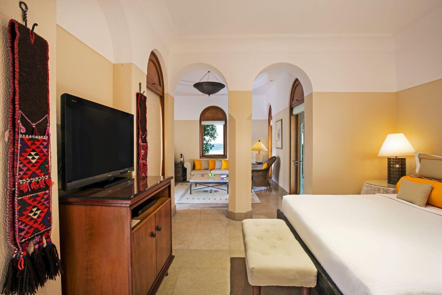 Oberoi-Sahl-Hasheesh-Deluxe-suite1.jpg