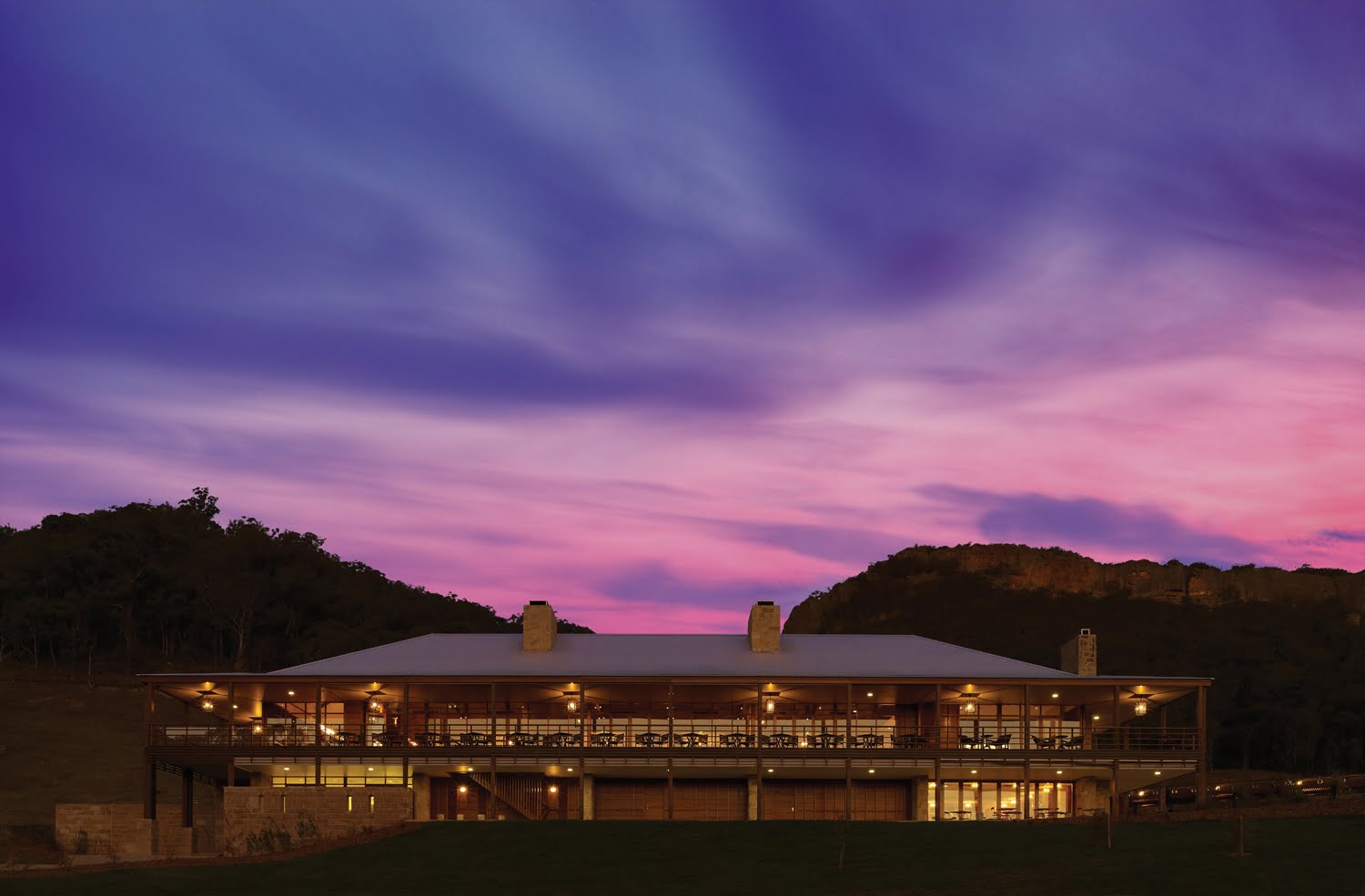 OneAndOnly_WolganValley_Resort_ExteriorAndLandscape_MainHomestead_Dusk_MR.jpg