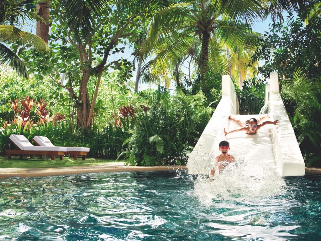 wycieczki dla Malediwy zima 2024/2025,Niezapomniane wycieczki dla Malediwy zima 2024/2025,Four Seasons Resort Maldives at Landaa Giraavaru – edukacja i zabawa w jednym,Główne atrakcje Velaa Private Island,Velaa Private Island – dla rodzin,które cenią sobie prywatność,Prywatne wille z dużymi ogrodami i basenami na Malediwach,Lekcje nurkowania dla rodzin dla Malediwach,One&Only Reethi Rah – wyjątkowe doświadczenie dla całej rodziny,Aktywne wakacje dla całej rodziny,Kierunek Malediwy na rodzinne wakacje 2024/2025,Soneva Fushi – Luksus i ekologia w harmonii z naturą