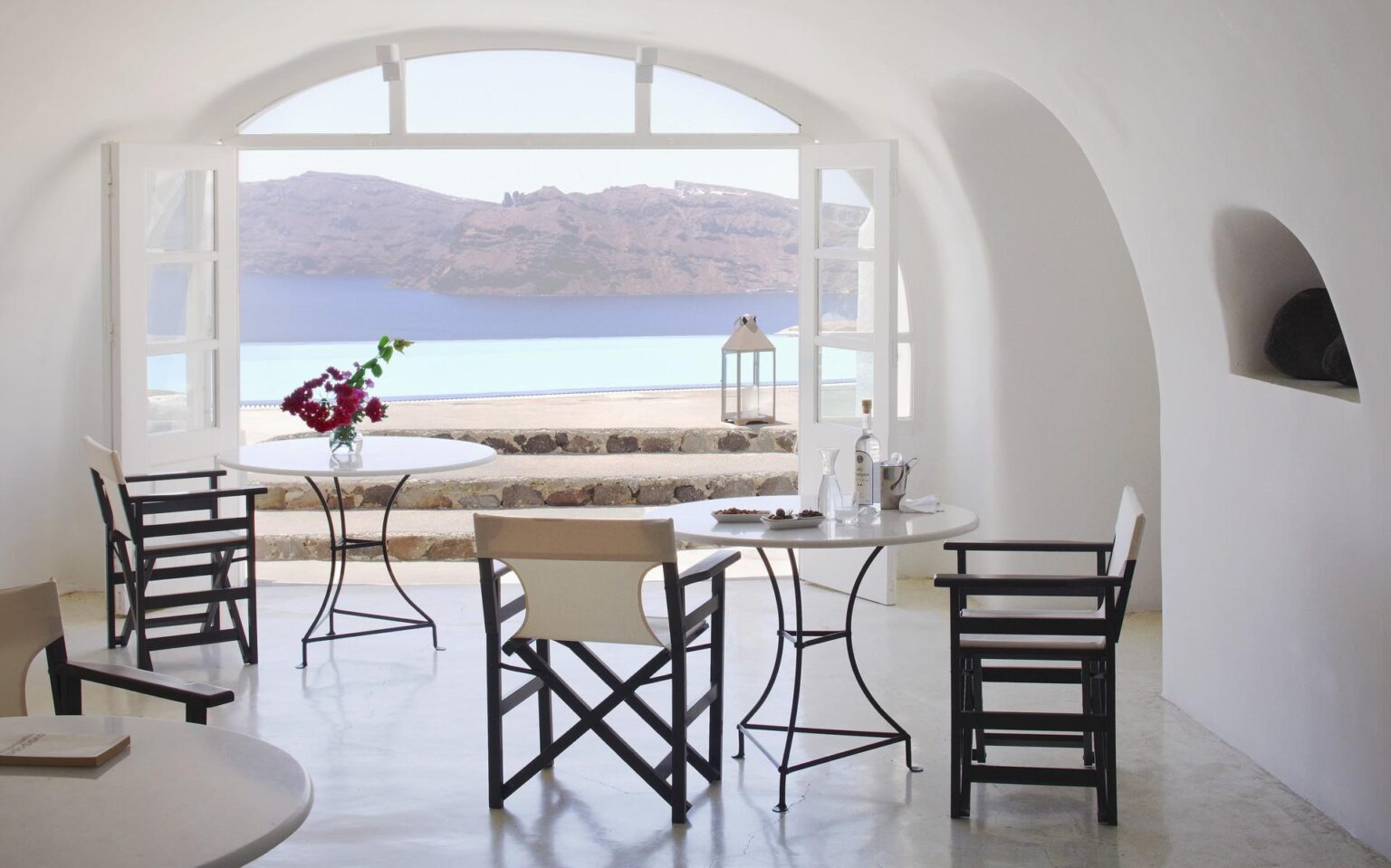 Perivolas-Lifestyle-Houses-Santorini-17.jpg