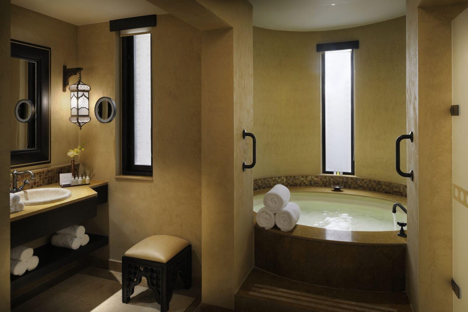 QASR_H_RM-00026.Bathroom.jpg