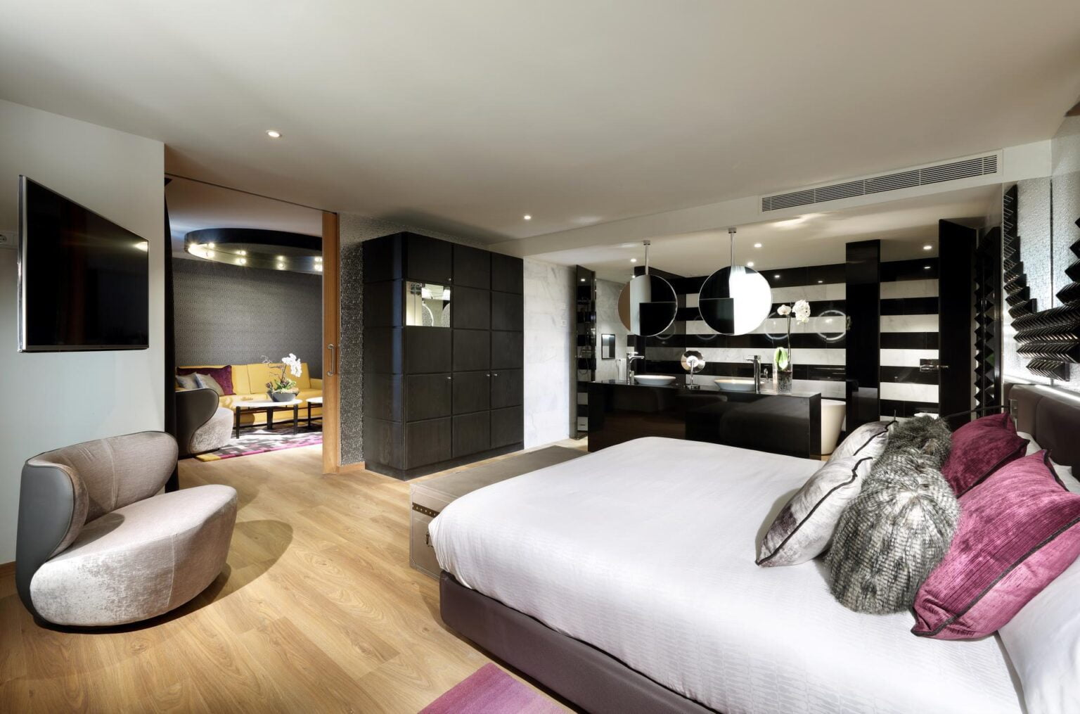 ROCK-SUITE5.jpg