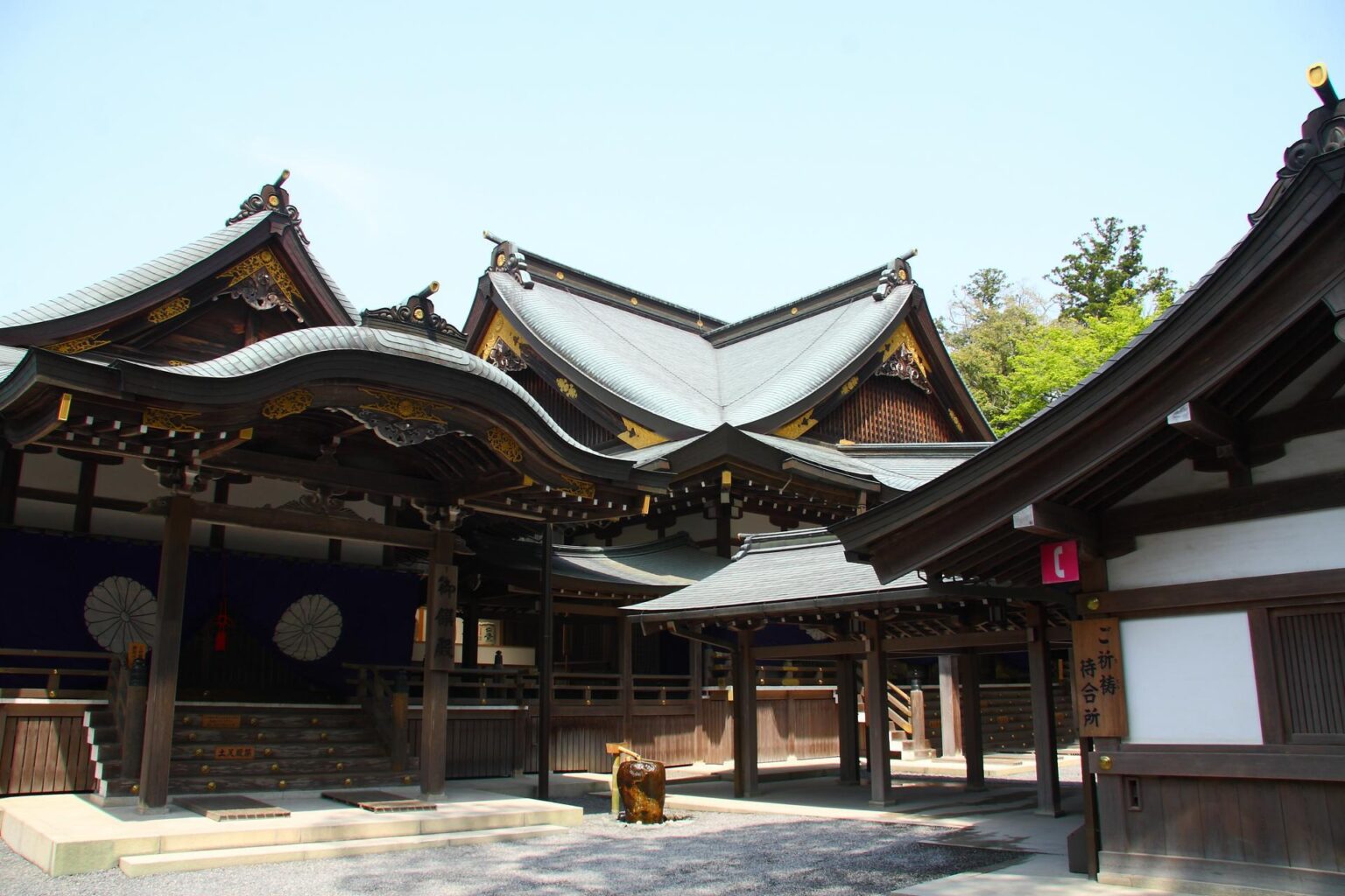 RS1450_Amanemu-Ise-Grand-Shrine.jpg