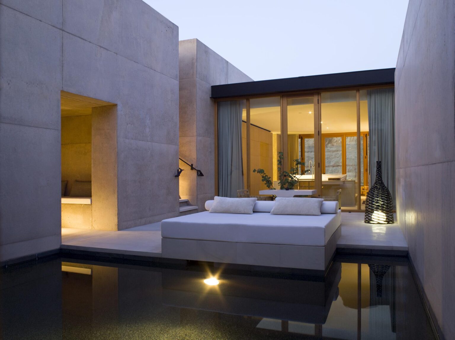 Amangiri basen i leżaki