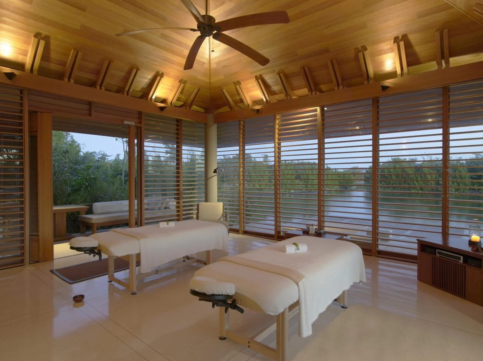 RS685_Amanyara-Spa-Treatment-Room.jpg