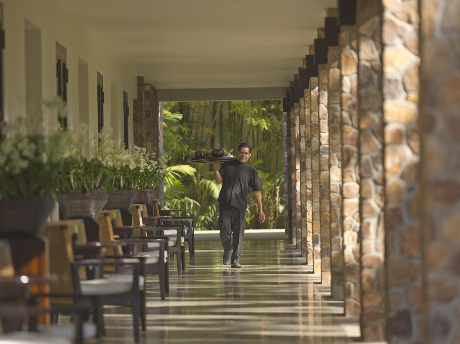 RS761_Amansara-In-room-Dining-Service.jpg