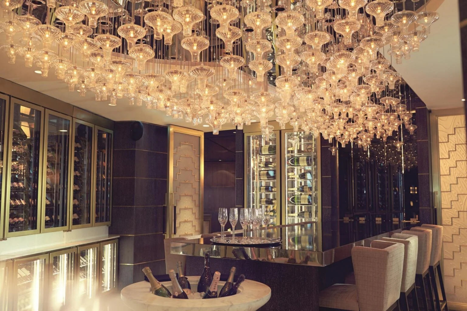 Raffles-Istanbul-Champagne-Bar_487254_high.jpg