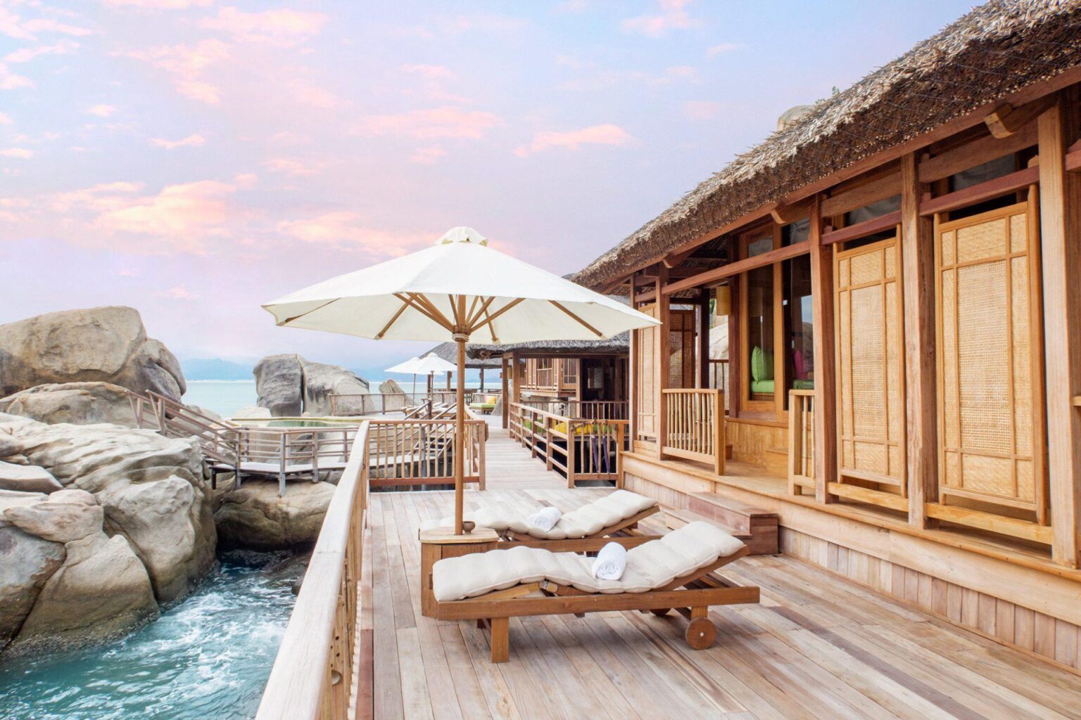 Rock-Retreat_Outdoor-deck_2nd-Master-Bedroom.jpg