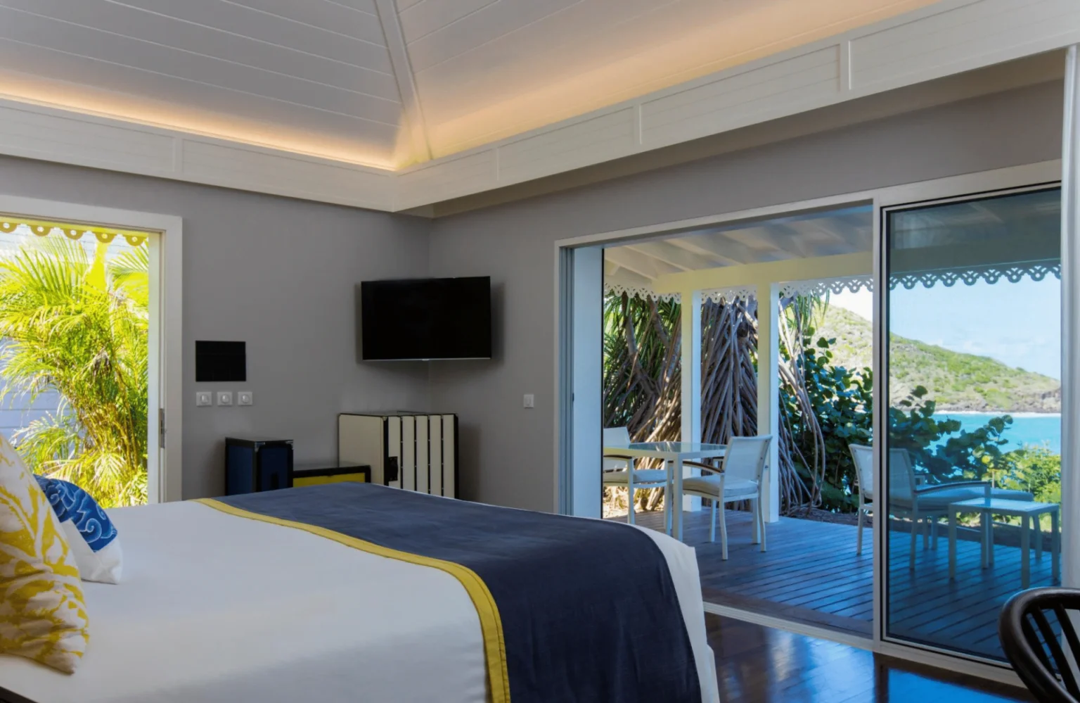 Rosewood-Le-Guanahani-St.-Barth-best-hotels-in-the-Caribbean-luxury-hotels-in-the-Caribbean-exclusive-tours-in-the-Caribbean-St-Barth-luxury-hotels-01 -3.png