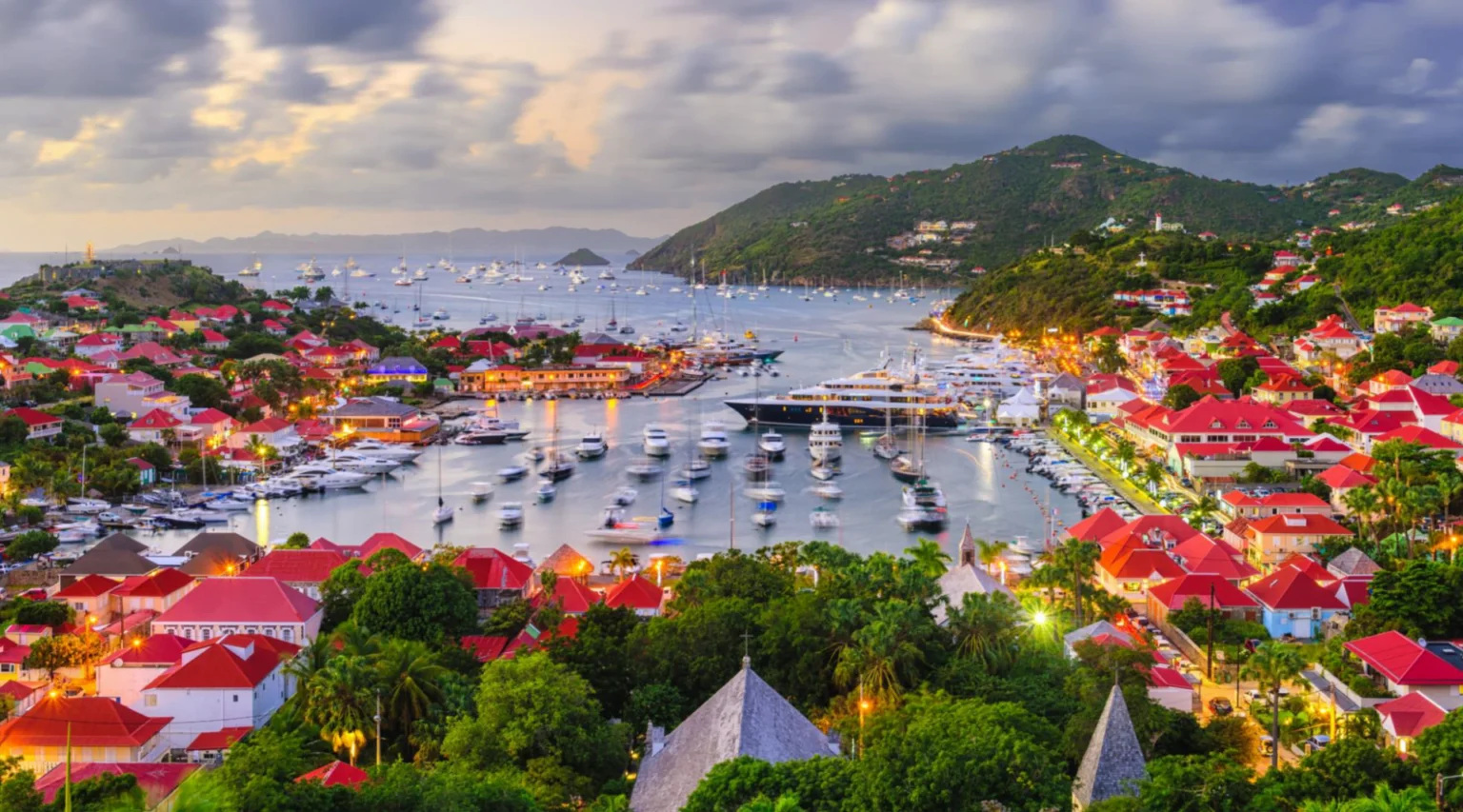 Rosewood-Le-Guanahani-St.-Barth-best-hotels-in-the-Caribbean-luxury-hotels-in-the-Caribbean-exclusive-tours-in-the-Caribbean-St-Barth-luxury-hotels-01 -j.png