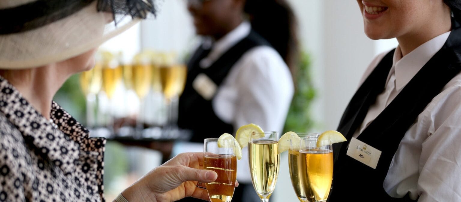 Royal-Ascot-Pferderennen-Champagner-Sport-und-Hospitality-Reisen-paola-sacco-luxury-travel.jpg