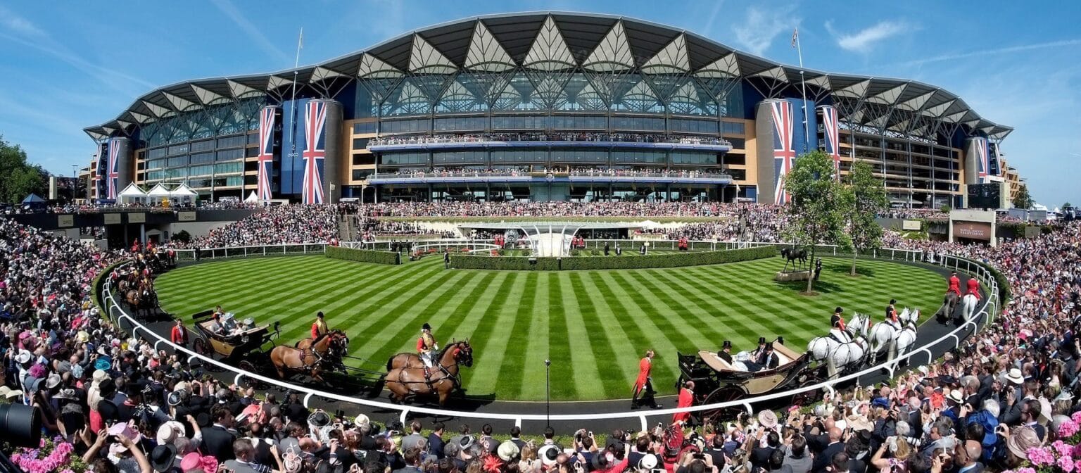 Royal-Ascot-Pferderennen-Parade-Ring-Queens-Parade-Sport-und-Hospitality-Reisen-paola-sacco-luxury-travel.jpg