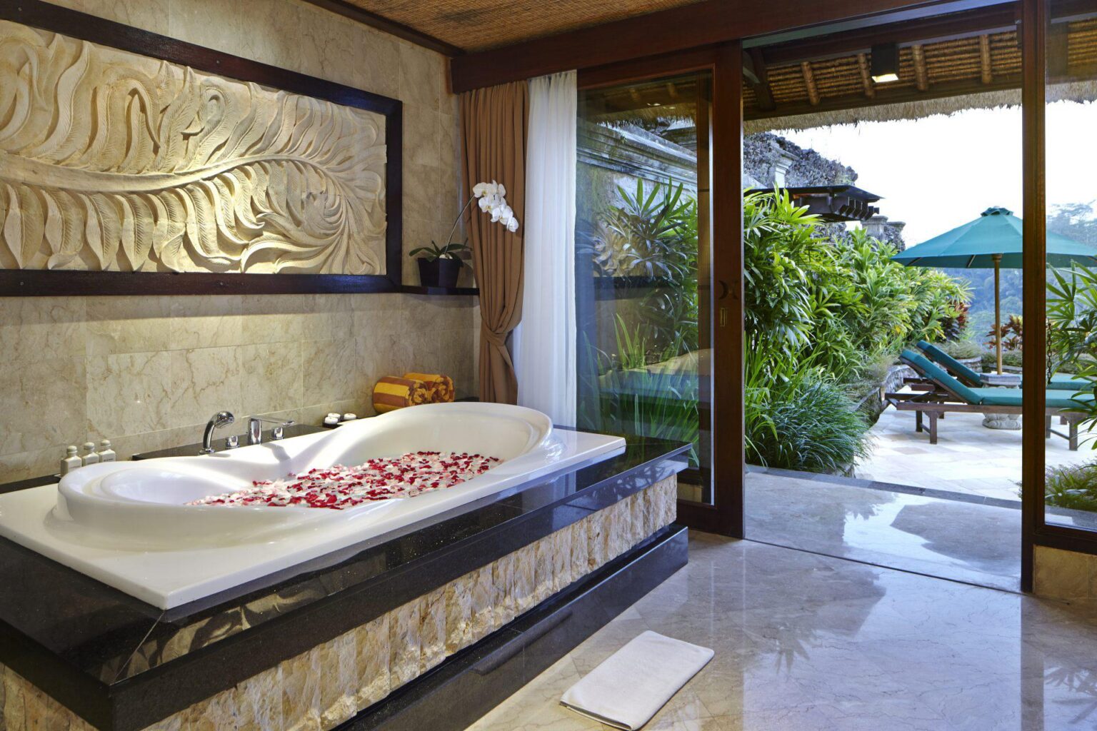 Royal-Pool-Villa-Bathroom