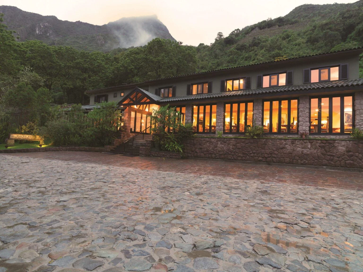 Sanctuary-Lodge-a-Belmond-Hotel-Machu-Picchu-luxury-hotels-in-Peru-exclusive-trips-to-Peru-tailor-made-holiday-to-Peru-luxury-tours-to-Peru- 17. jpg