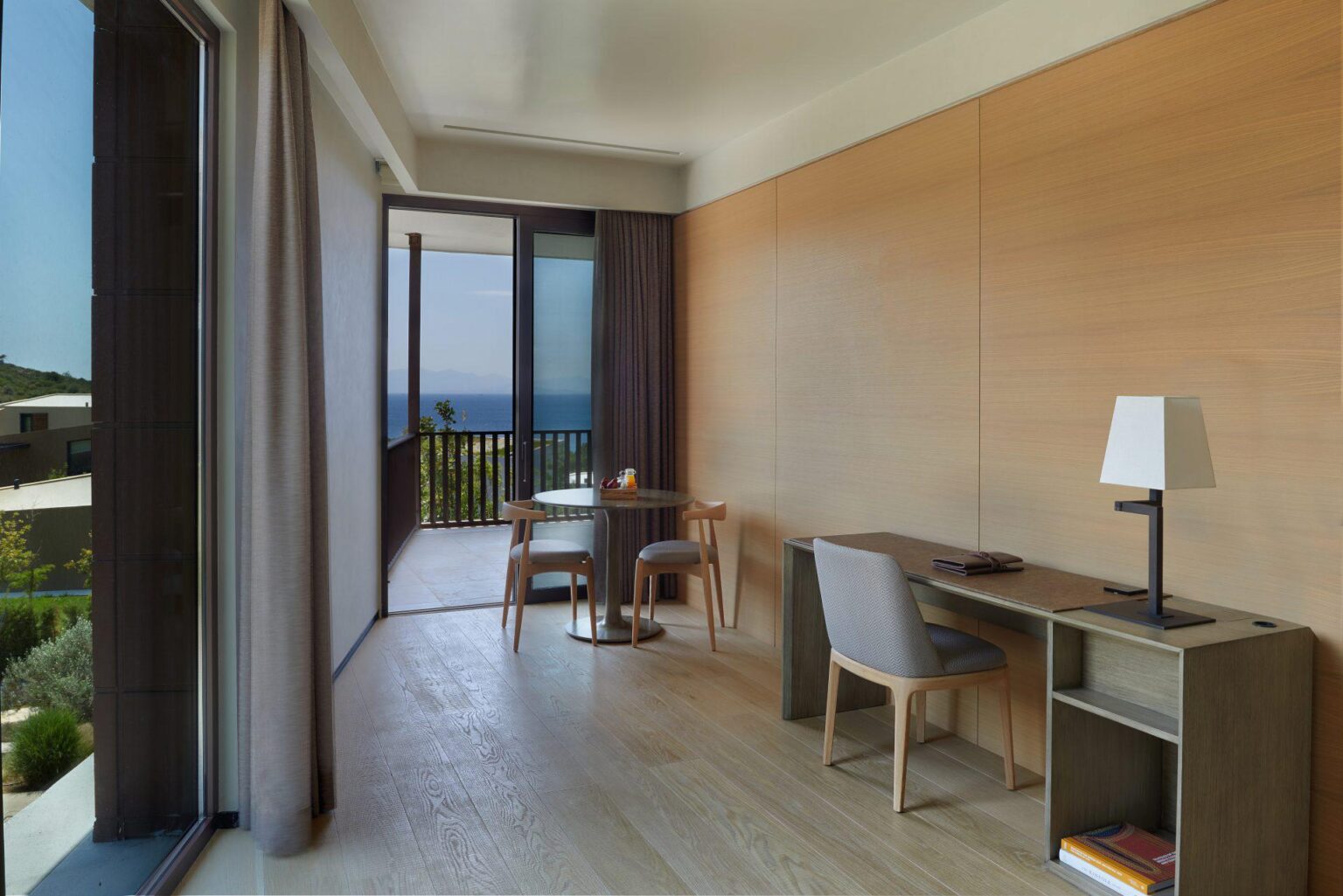 Seaview_Junior_Suite_Work_Station_7733-A4.jpg