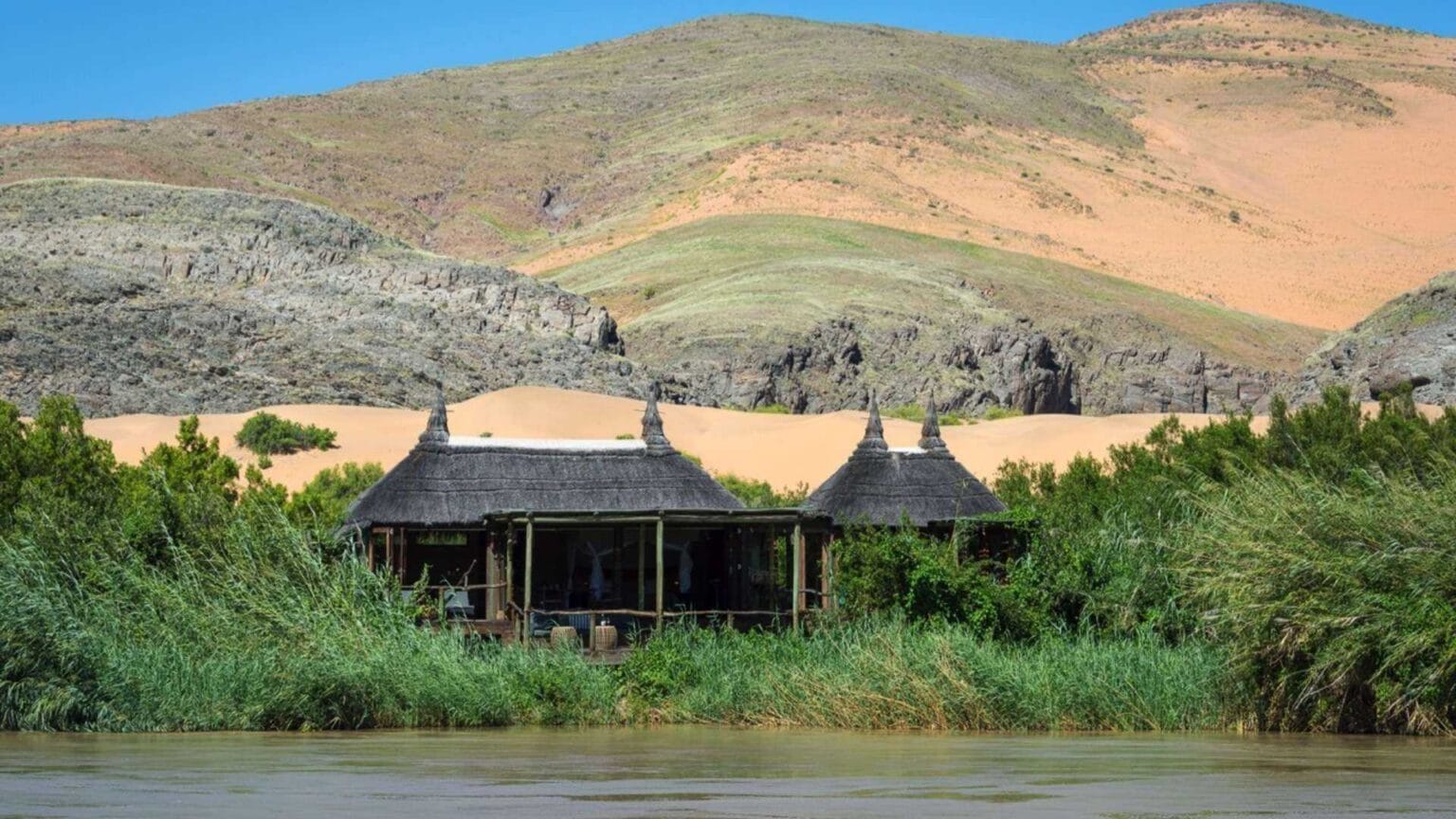 Serra-Cafema-Namibia-luksusowe-lodge-w-Namibii-ekskluzywne-lodge-w-Namibii-luksusowe-safari-w-Namibii-wyprawy-do-Namibii-szyte-na-miare-2.jpg
