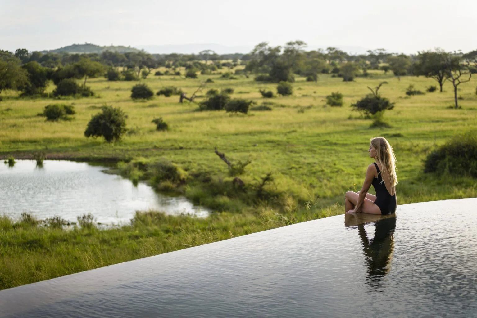 Singita Faru Faru Lodge basen z widokiem na przyrode