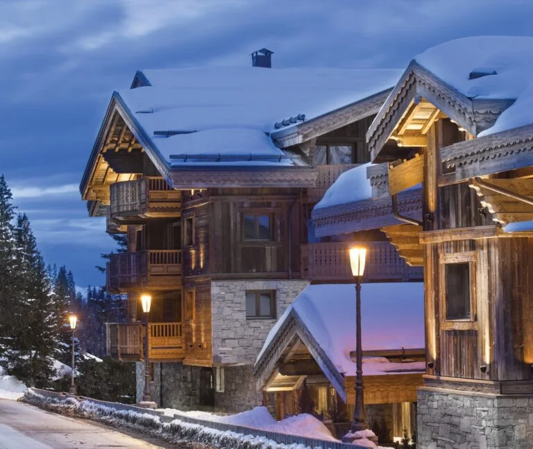 Six Senses Residences & SPA Courchevel,Куршевель,Six Senses Residences & SPA,Остановитесь в роскошных альпийских шале,Идеальный отель для горнолыжного отдыха с детьми во Франции,Семейные апартаменты и СПА