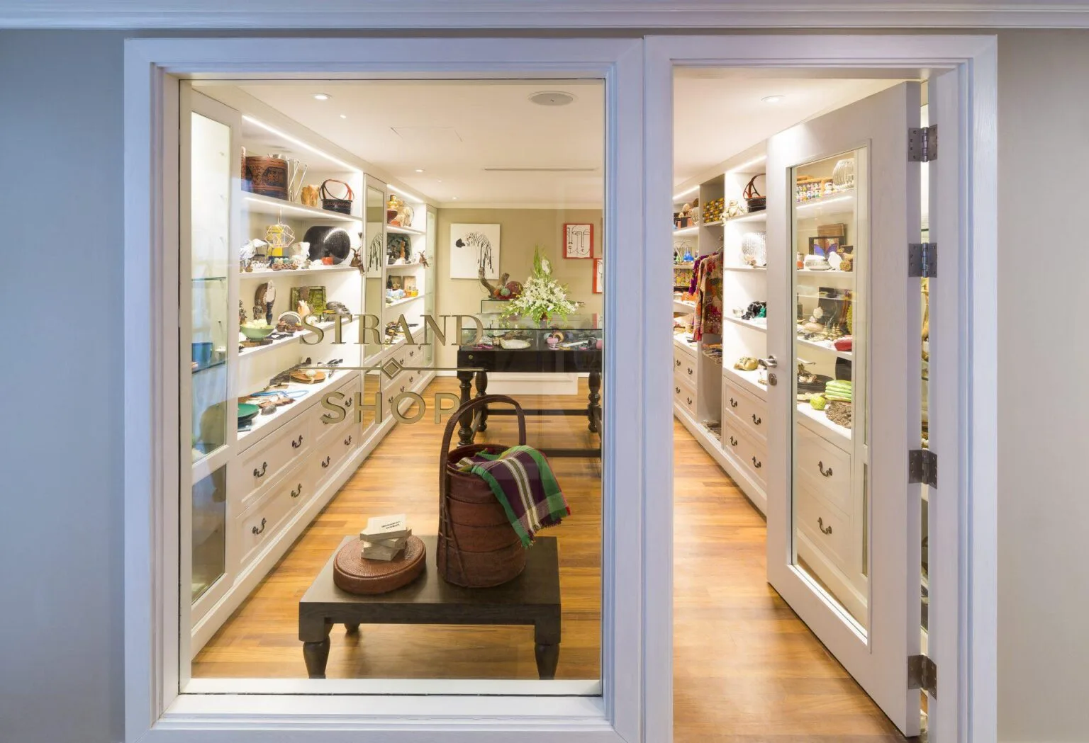 Strand-Shop.jpg