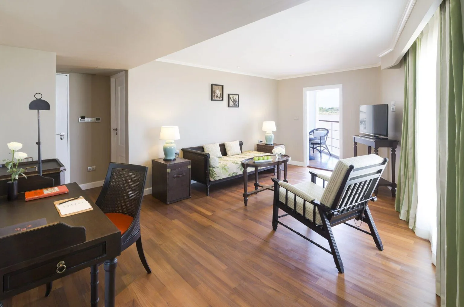 Strand-Suite.jpg