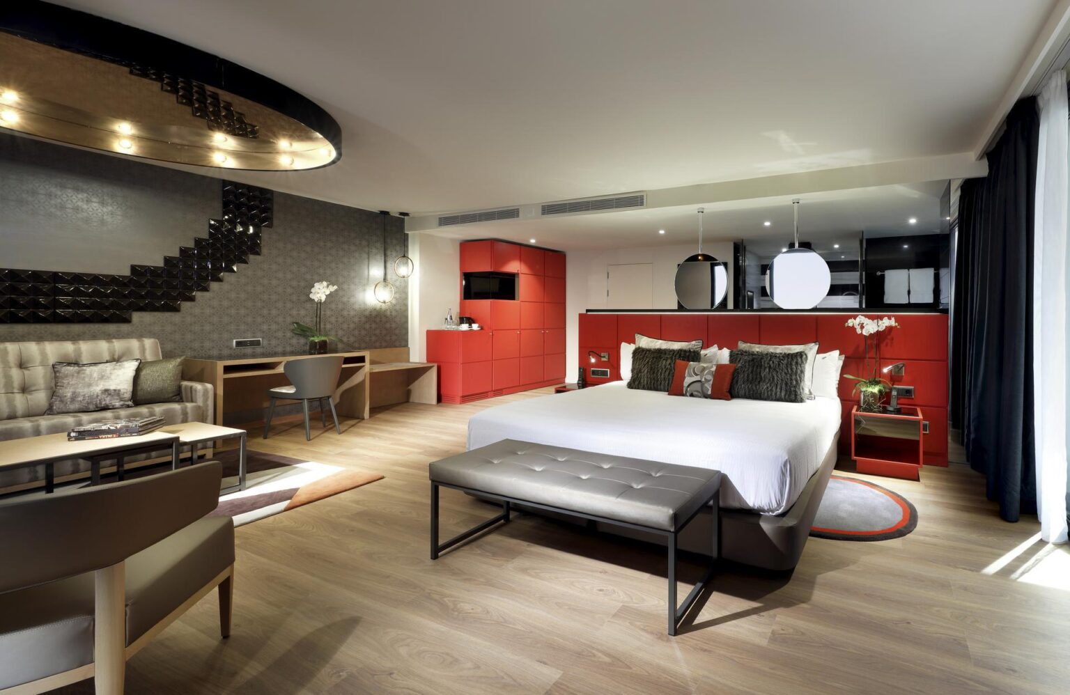 Studio-Suite-Silver1.jpg