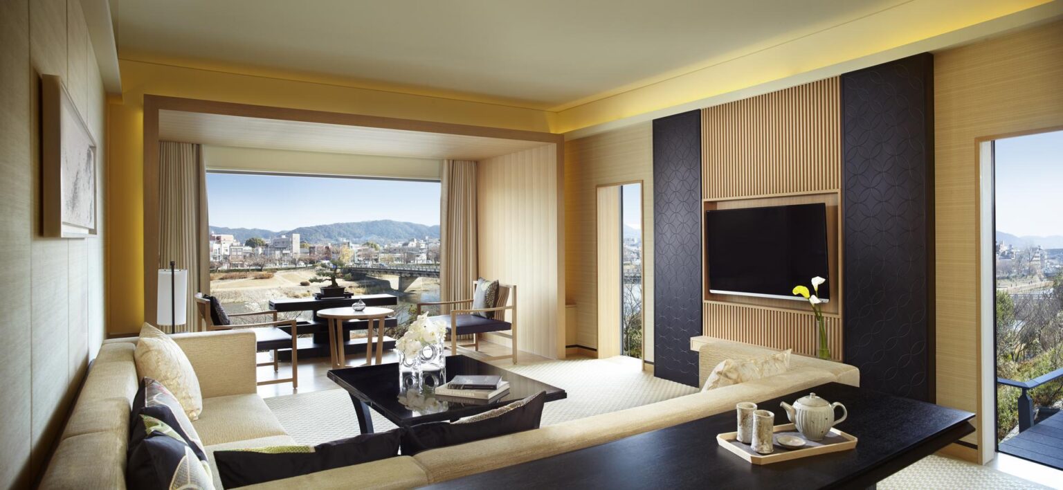 Suite-KAMOGAWA_Livingroom.jpg