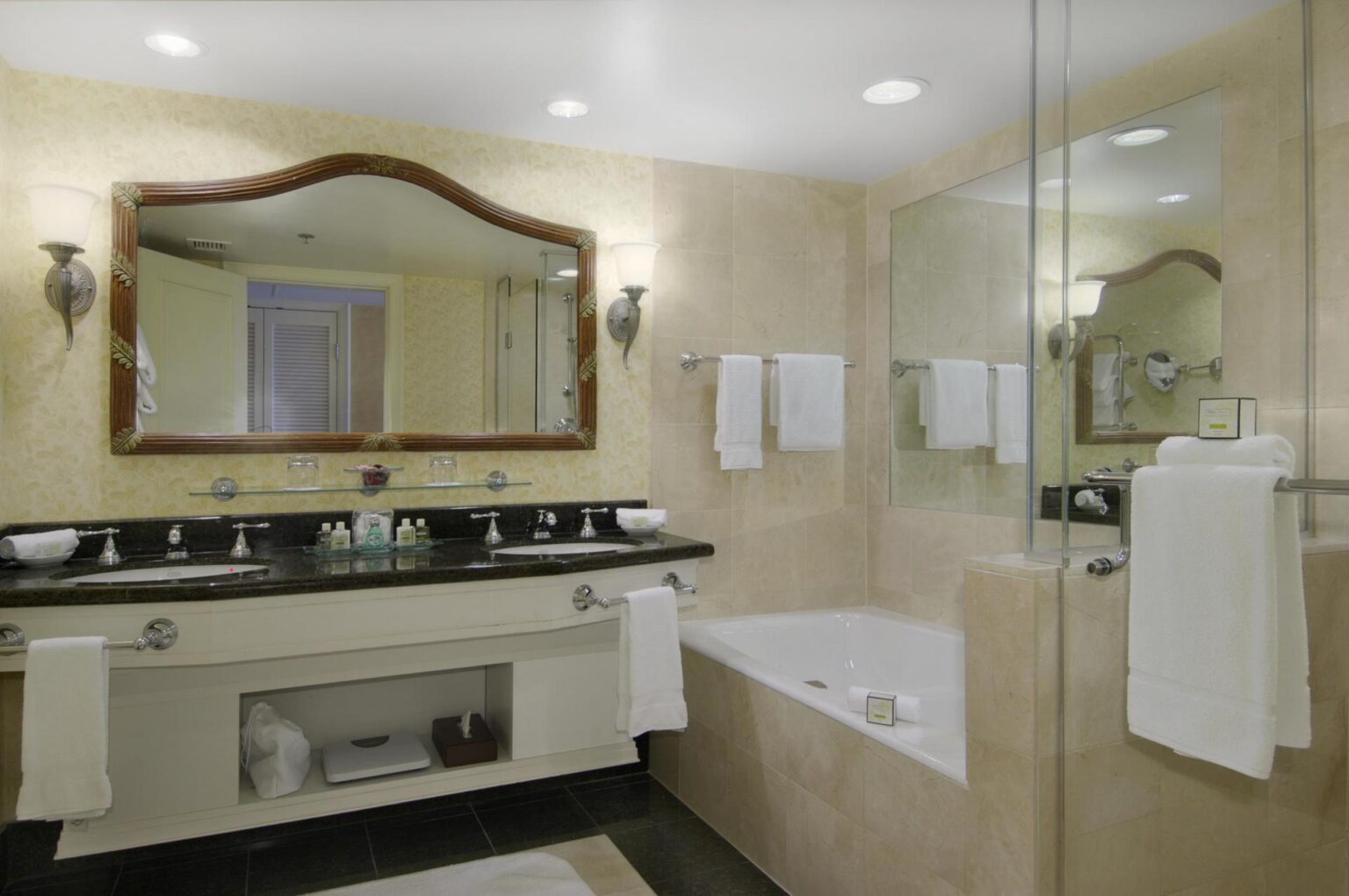 Suite_Bathroom_478590_standard.jpg