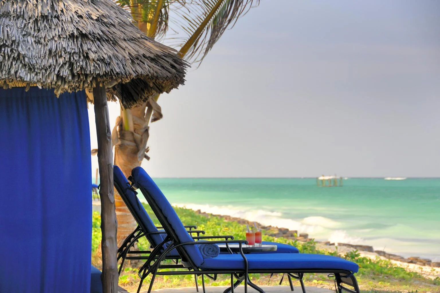 Sunbeds-and-cocktails.jpg