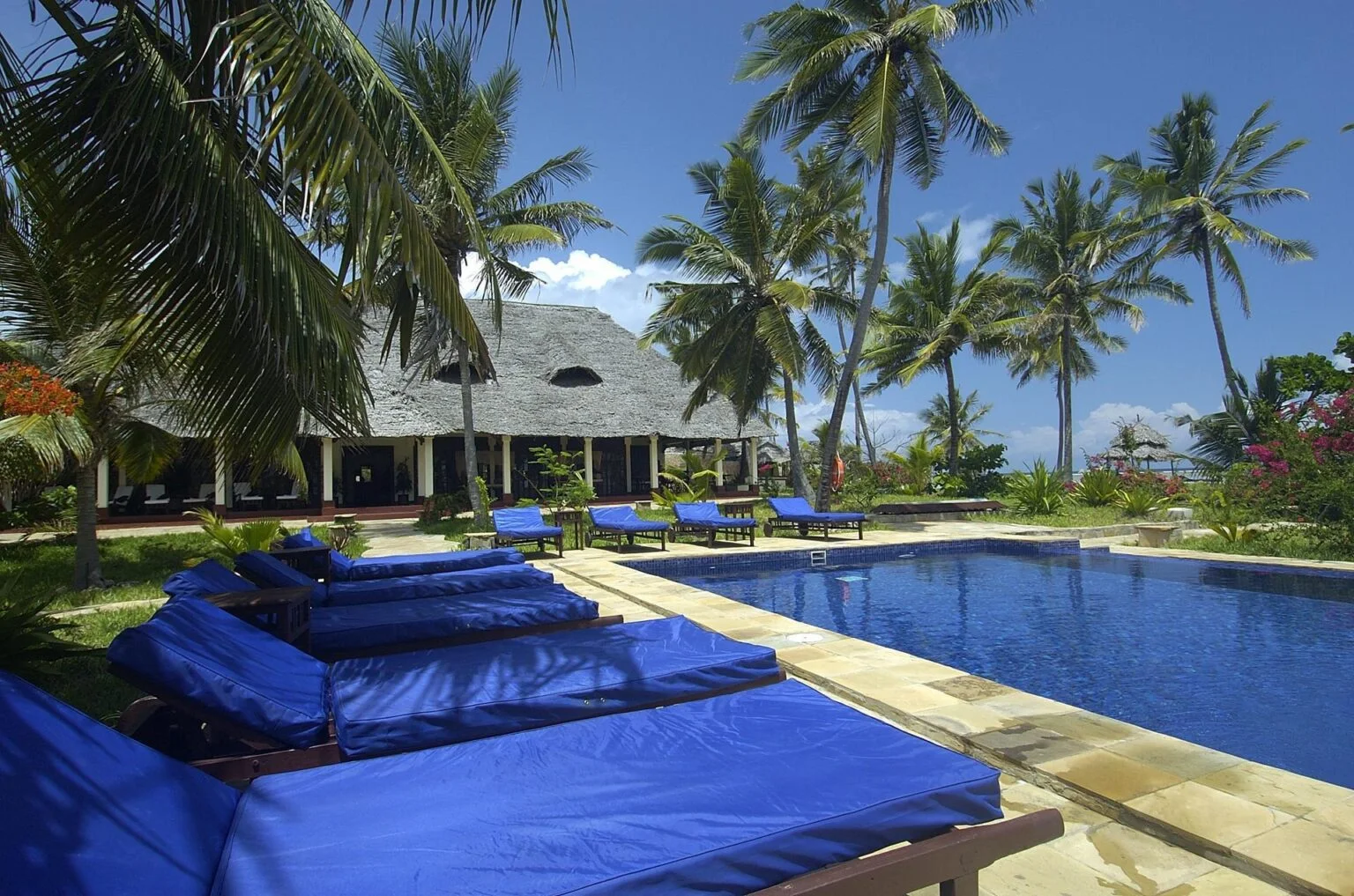 Sunbeds-by-the-pool.jpg