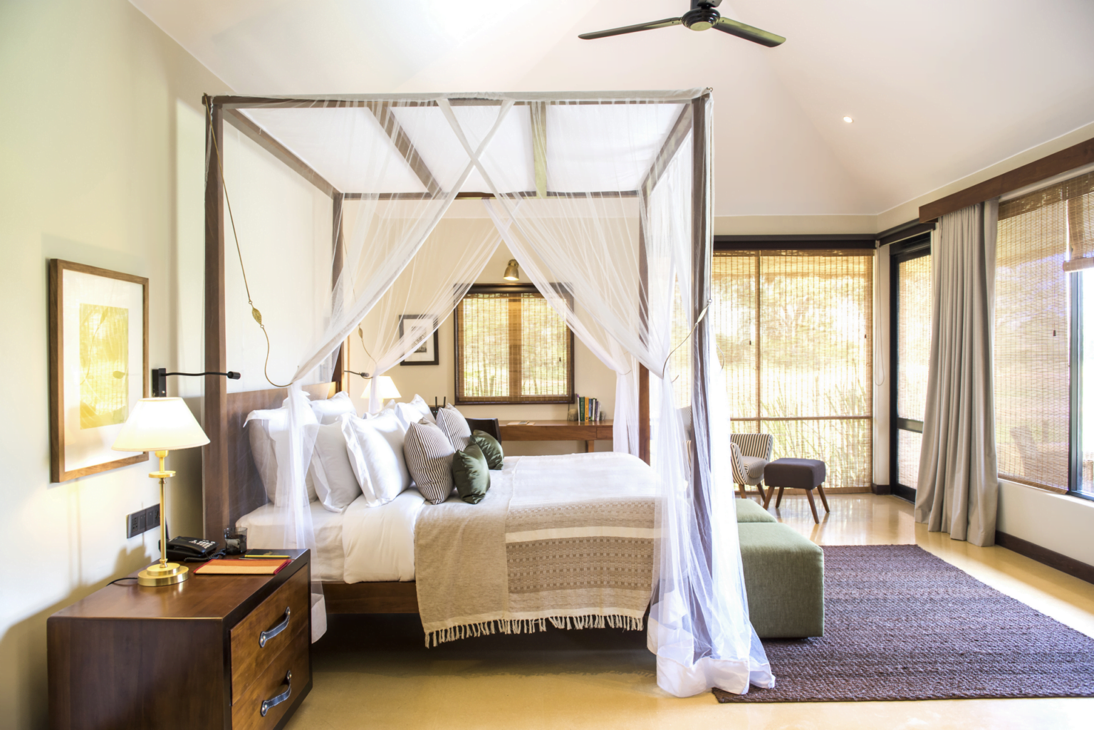 Superior-Deluxe-Bedroom-01.png