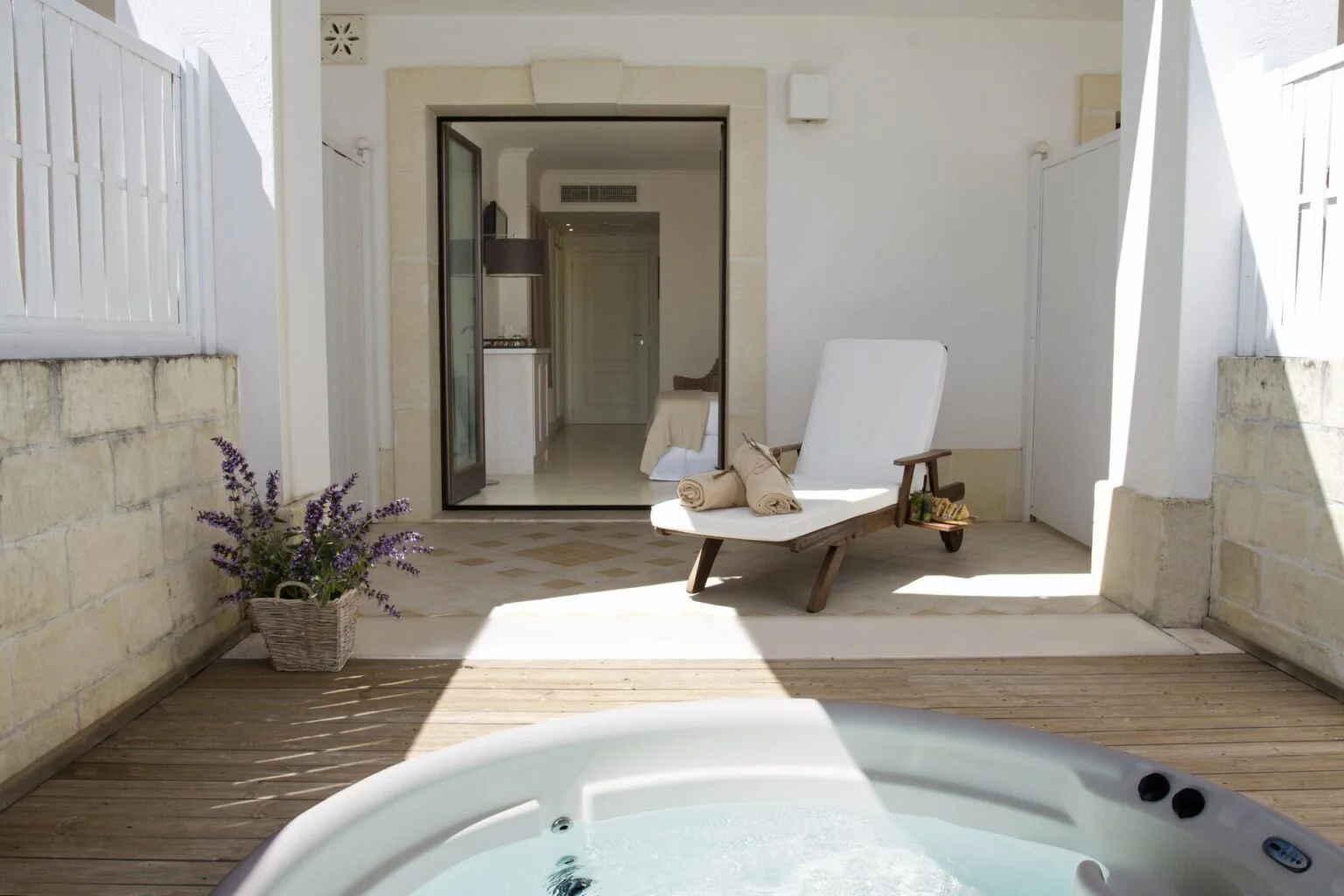 Superior-room-outside-Jacuzzi-4.jpg