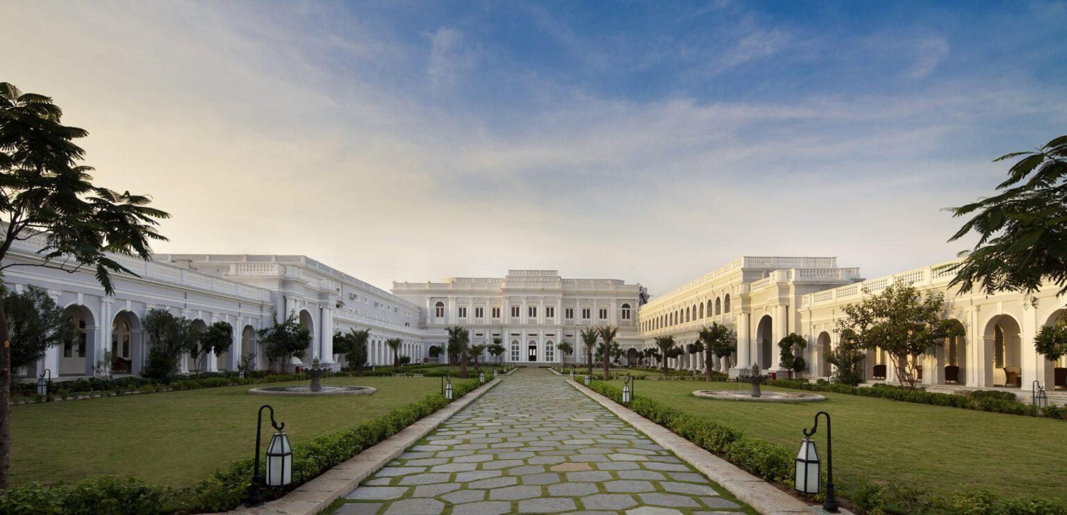 Taj-Falaknuma-Palace-luksusowe-wakacje-w-Indiach-ekskluzywne-hotele-w-Indiach-luksusowe-palace-w-Indiach-wycieczki-do-Indii-szyte-na-miare-20.jpg